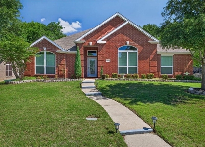 913 Chapel Drive - Photo 1