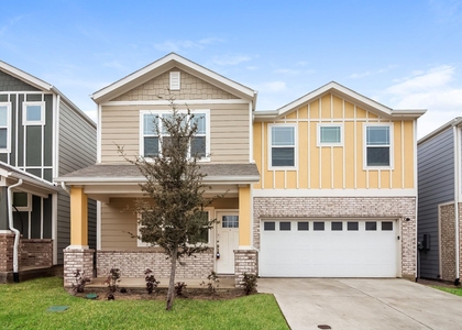 613 Sophia Way - Photo 1