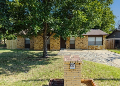 1205 Se 14th Street - Photo 1