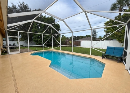 2562 Sw Mcdonald Street - Photo 1