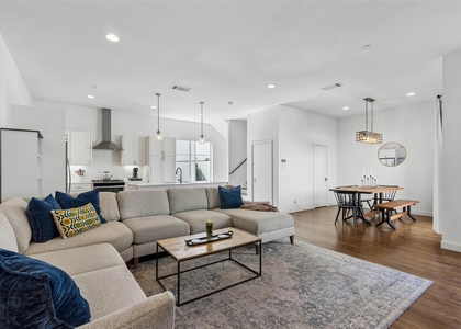 2115 Bennett Avenue - Photo 1