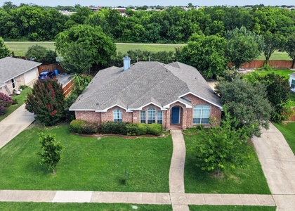 320 Elizabeth Trail - Photo 1