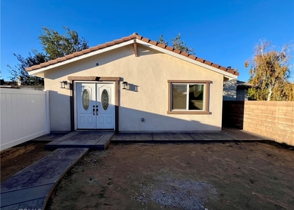 1133 E Geraldine Avenue - Photo 1