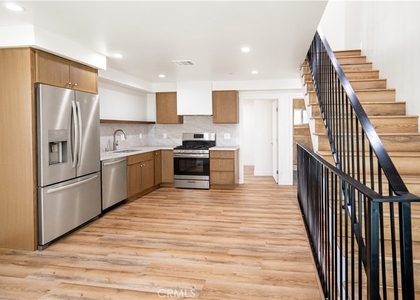 1122 N Beachwood Drive - Photo 1