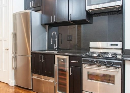 West 52nd Street - Photo 1