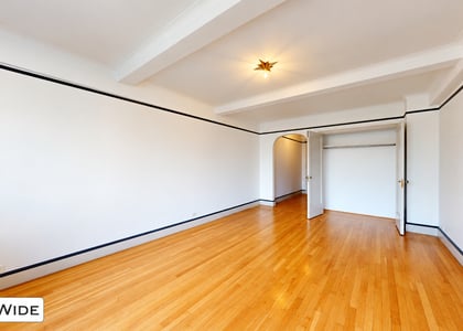 1 Christopher Street - Photo 1