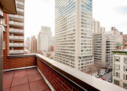 1556 York Avenue - Photo 1