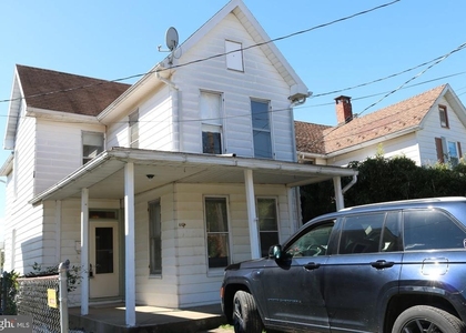 442 Summit Avenue - Photo 1