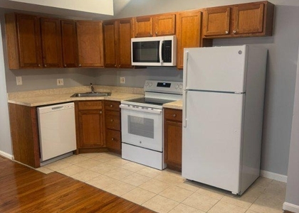 612 Eastern Avenue Ne - Photo 1