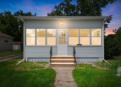 107 E Prairie Street - Photo 1