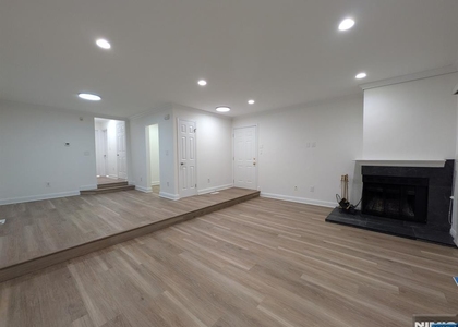 556 Windsor - Photo 1