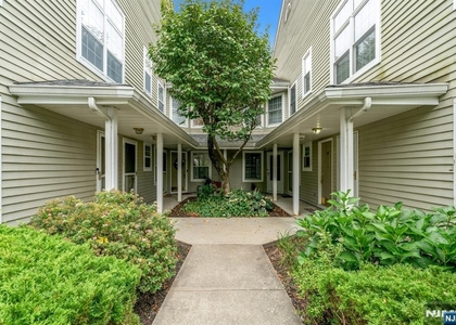 1121 Hyde Park - Photo 1