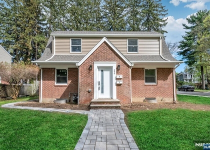 399 Gilbert - Photo 1