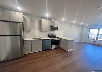 48 Spruce - Photo 1