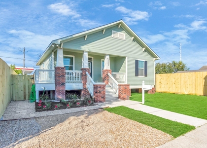 5322 Avenue K - Photo 1