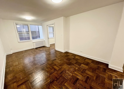 East 55 Street - Photo 1