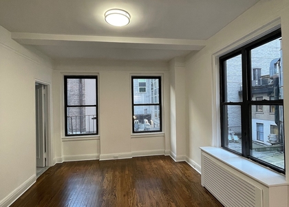 East 46 Street - Photo 1