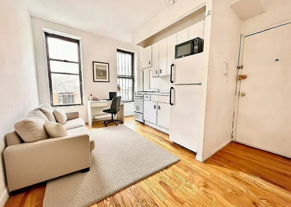 370 West 52nd Street - Photo 1