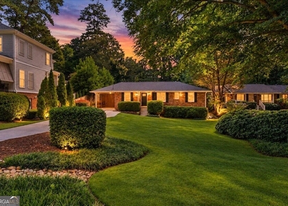 2201 Fairway Circle Ne - Photo 1