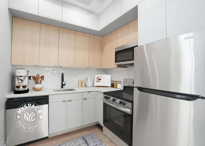 92 Manhattan Avenue - Photo 1