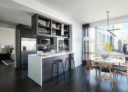 Tenth Avenue - Photo 1