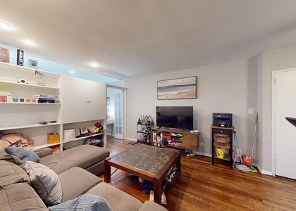 East 58 Street - Photo 1