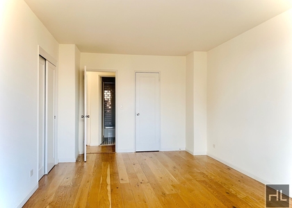 Fifth Avenue - Photo 1