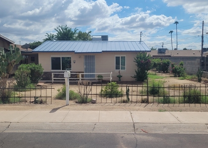 5037 W Myrtle Avenue - Photo 1