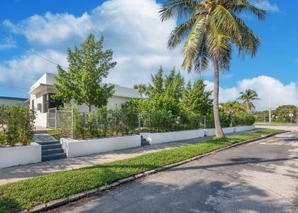 538 28th Street - Photo 1