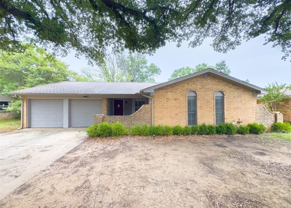 808 Warwick Street - Photo 1