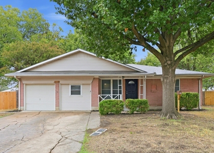 319 Royal Avenue - Photo 1