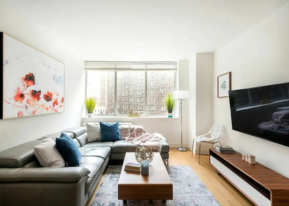 East 52nd Street - Photo 1