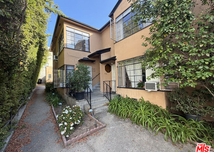 852 1/2 S Plymouth Boulevard - Photo 1
