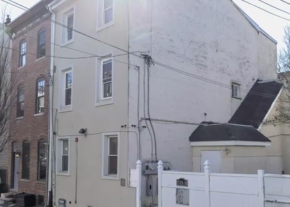 1528 N Mascher Street - Photo 1