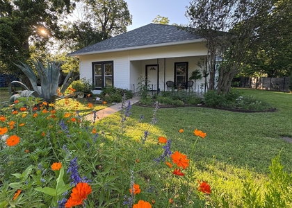 302 E Brenham St - Photo 1