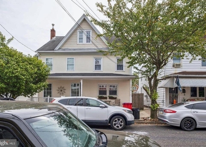 916 Cedar Street - Photo 1