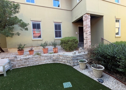 2101 N Lamar Blvd - Photo 1