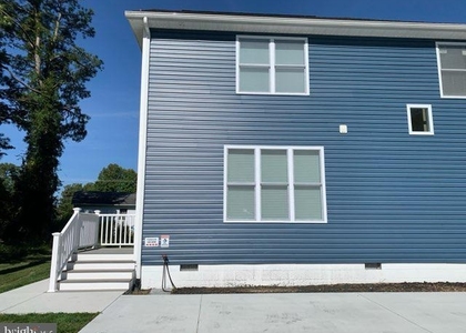 8 New Castle Court - Photo 1