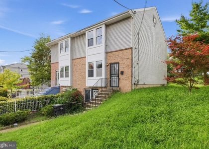 910 Southern Avenue Se - Photo 1