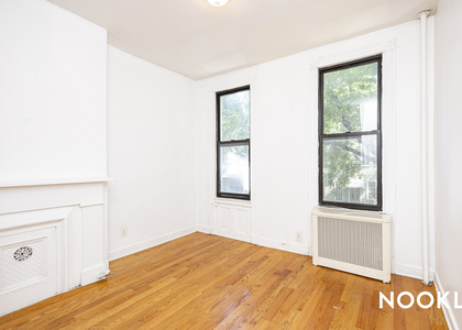 369 Menahan St - Photo 1