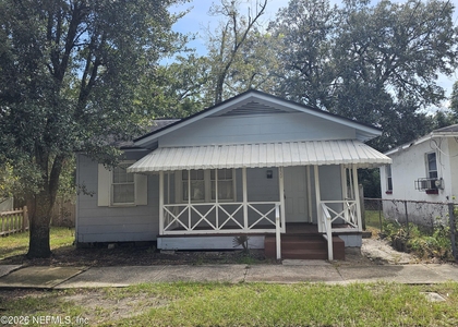 930 W 24th Street - Photo 1