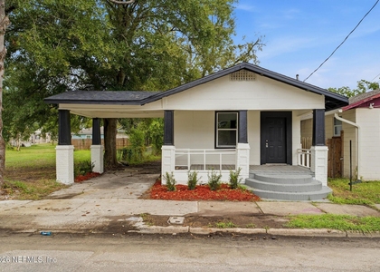 1409 W 5th Street - Photo 1