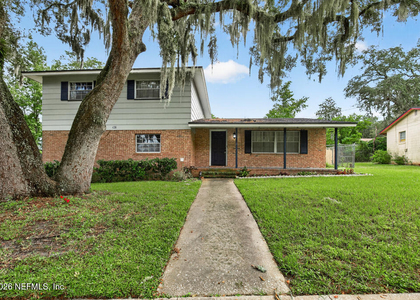436 Saturn Lane W - Photo 1