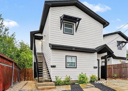 206 Roberts St - Photo 1
