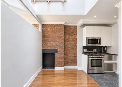 Avenue B, East Village - Photo 1