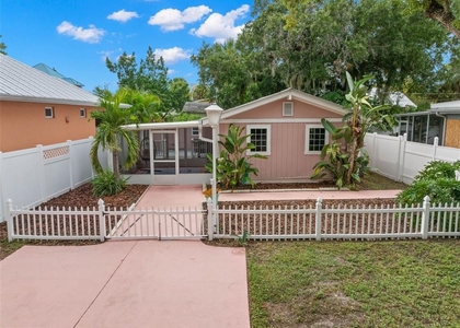 123 N Safford Avenue - Photo 1