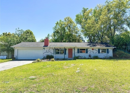 1302 Se 18th Place - Photo 1