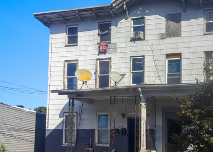 662 Noble Avenue - Photo 1