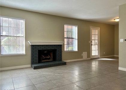 5576 W Rochelle Avenue - Photo 1