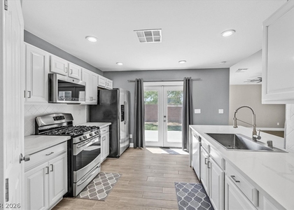 1464 Amitola Avenue - Photo 1